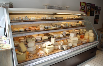 Mâcon : la fromagerie Saint-Pierre, comme sur un plateau…