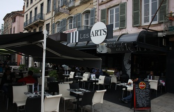 L'été arrive enfin à Mâcon, profitez des terrasses du Lamartine et du bar Les Arts !