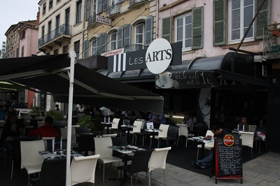 L'été arrive enfin à Mâcon, profitez des terrasses du Lamartine et du bar Les Arts !