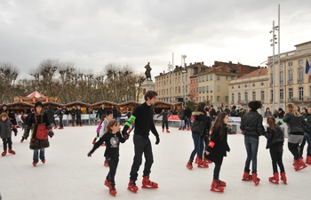 Mâcon : ouverture de la patinoire dans le centre-ville de Mâcon !