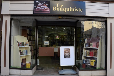 Un bouquiniste s'installe rue Philibert Laguiche