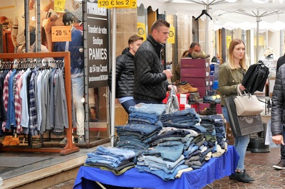 Déballage 100 % boutiques : des bonnes affaires malgré la pluie